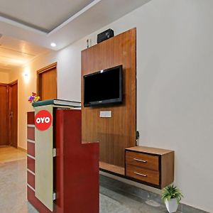 Hotel O King Stay Near Tdi Mall